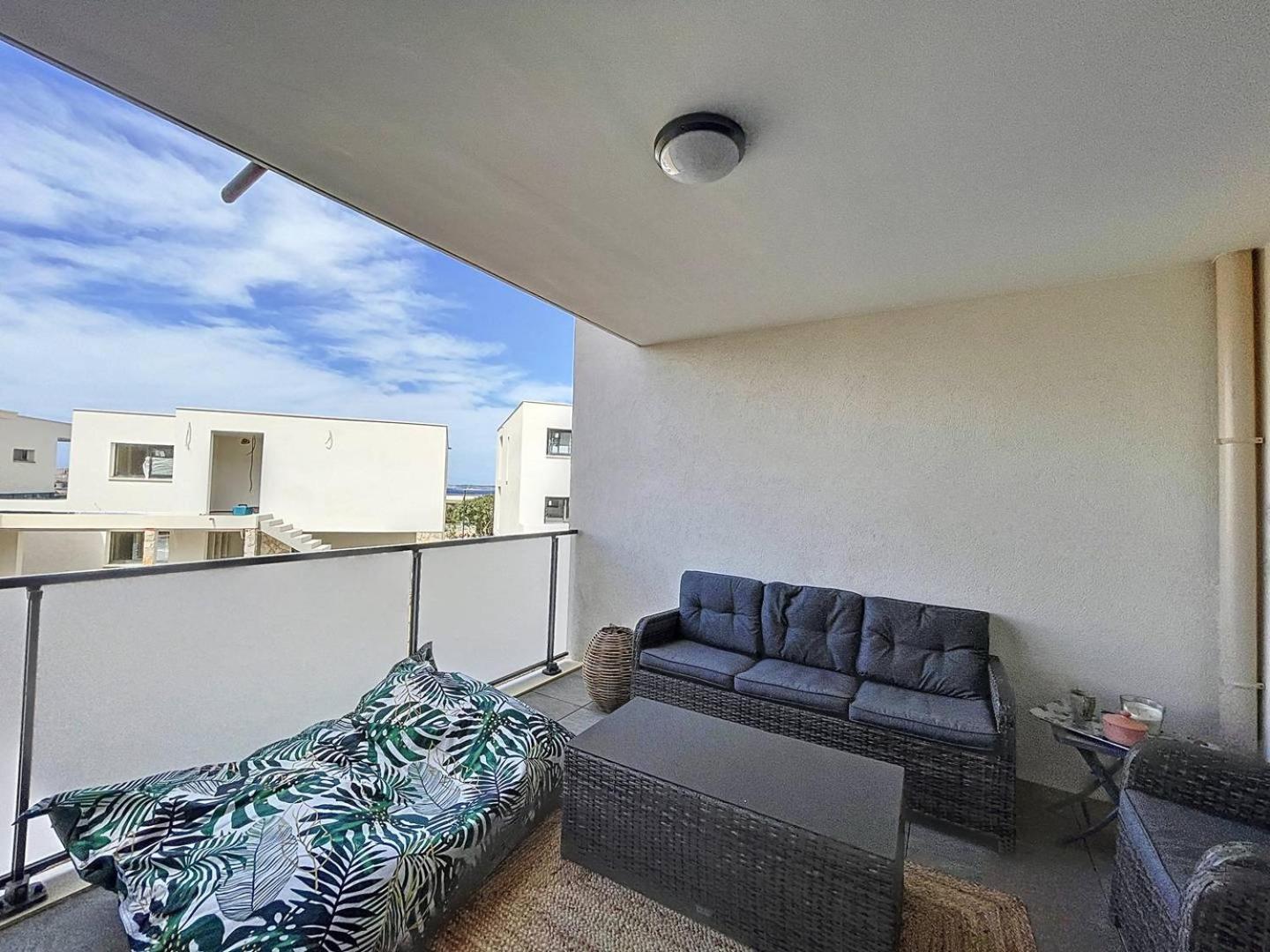 Apartment Dans Avec Piscine